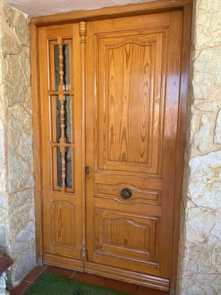 Puerta de madera de pino