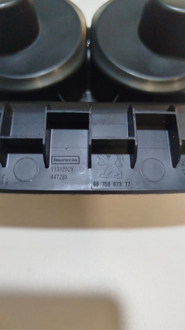 Posavasos Peugeot 2008 Faurecia