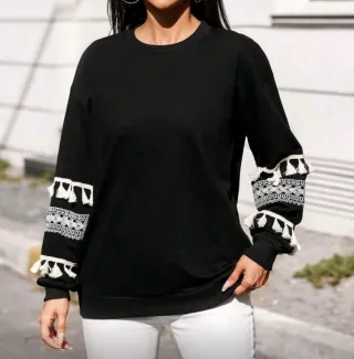 Jersey negro con flecos y encaje