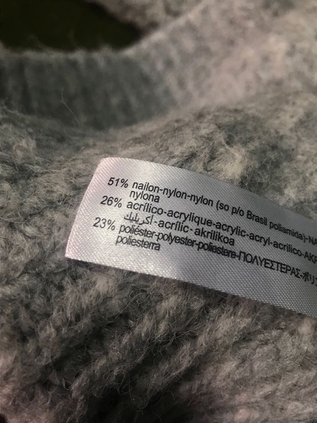 Suéter Gris con Capucha y Bolsillo