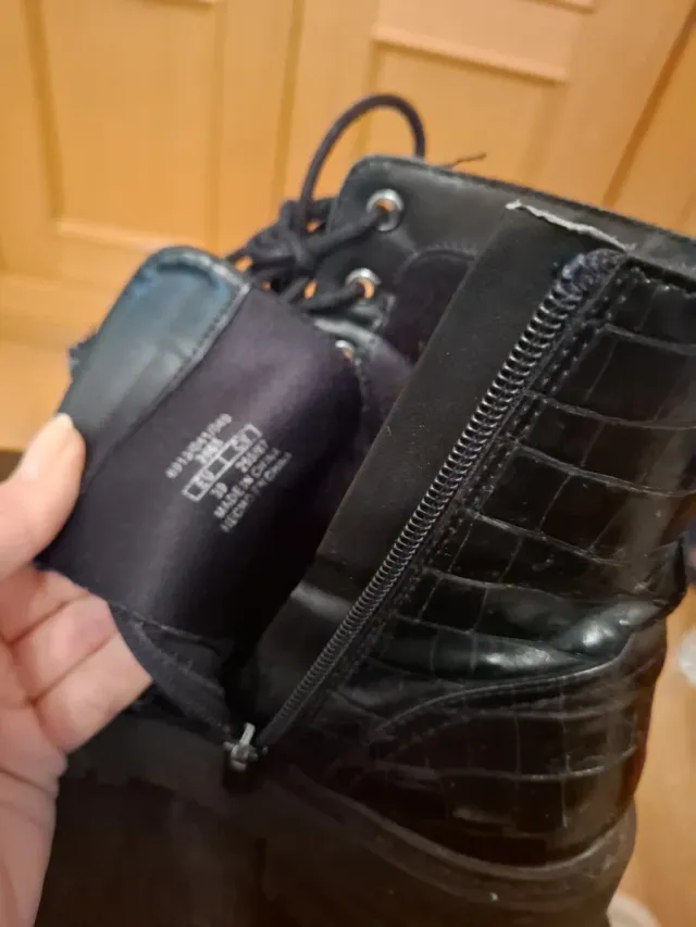 Botas negras efecto piel de cocodrilo