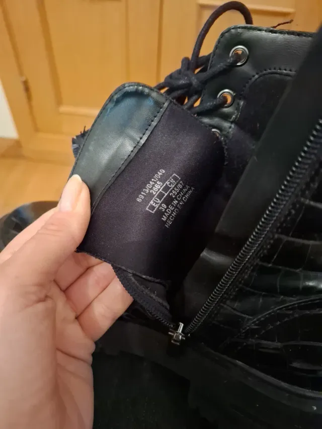 Botas negras efecto piel de cocodrilo