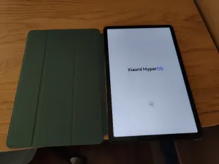 Xiaomi Pad 5 con funda verde