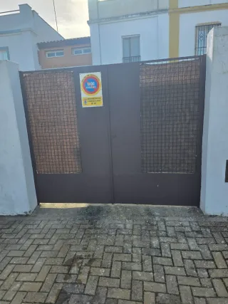 Cancelas de garaje y puerta de acceso