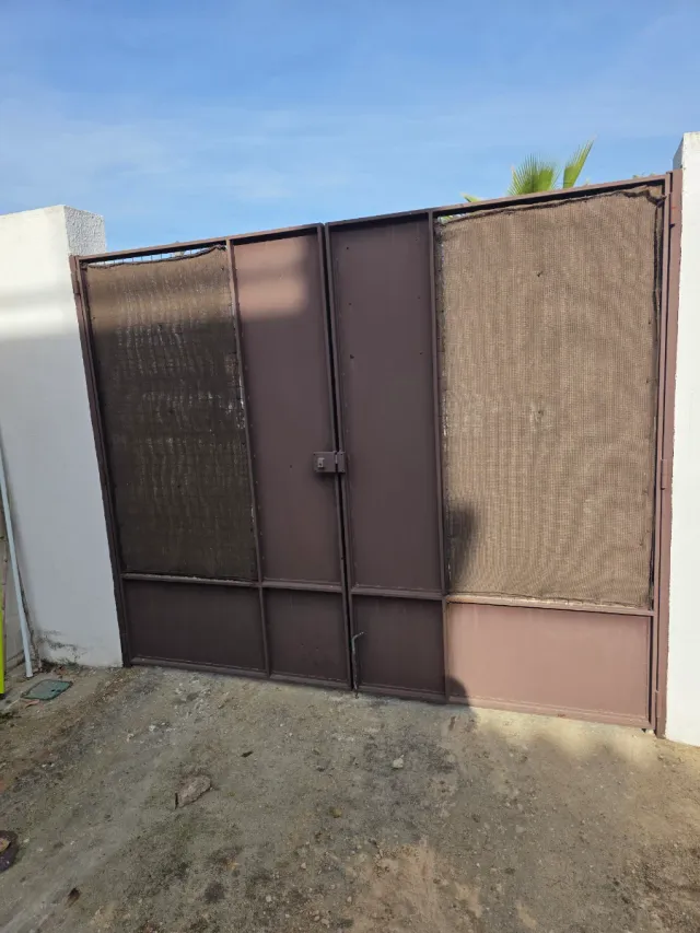 Cancelas de garaje y puerta de acceso