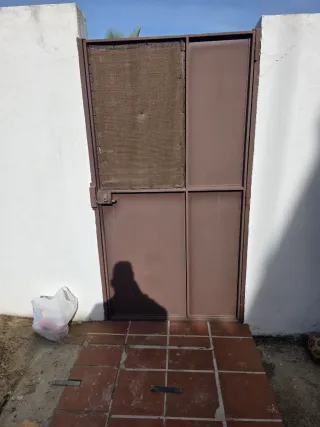 Cancelas de garaje y puerta de acceso