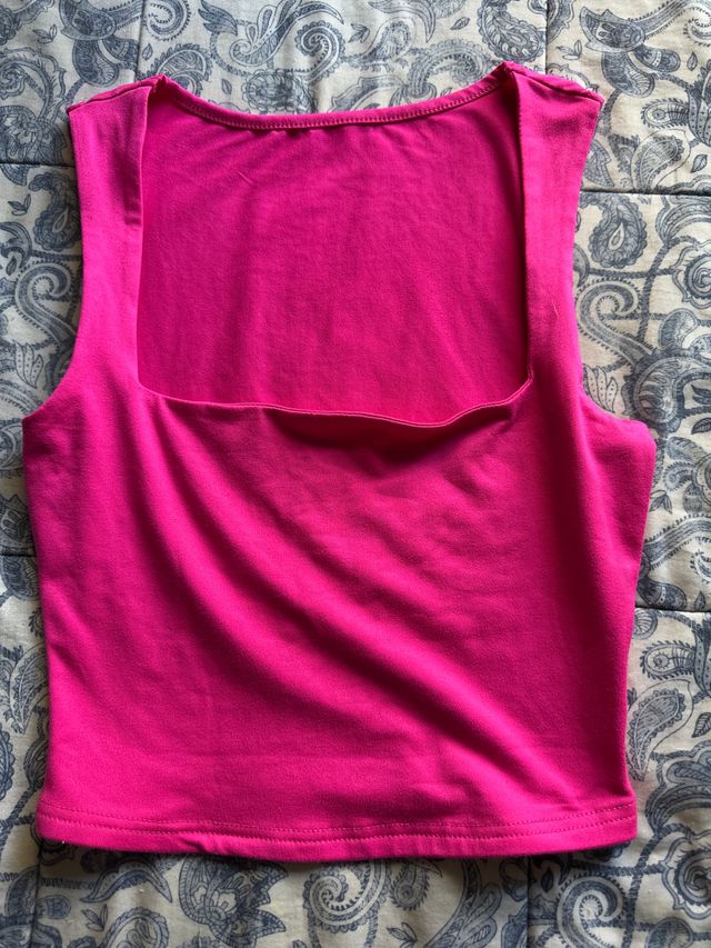 Camiseta rosa escote cuadrado
