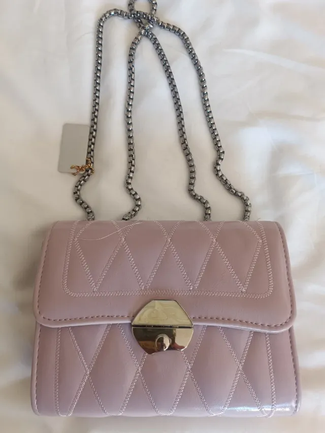 Bolso acolchado rosa/lila con cadena