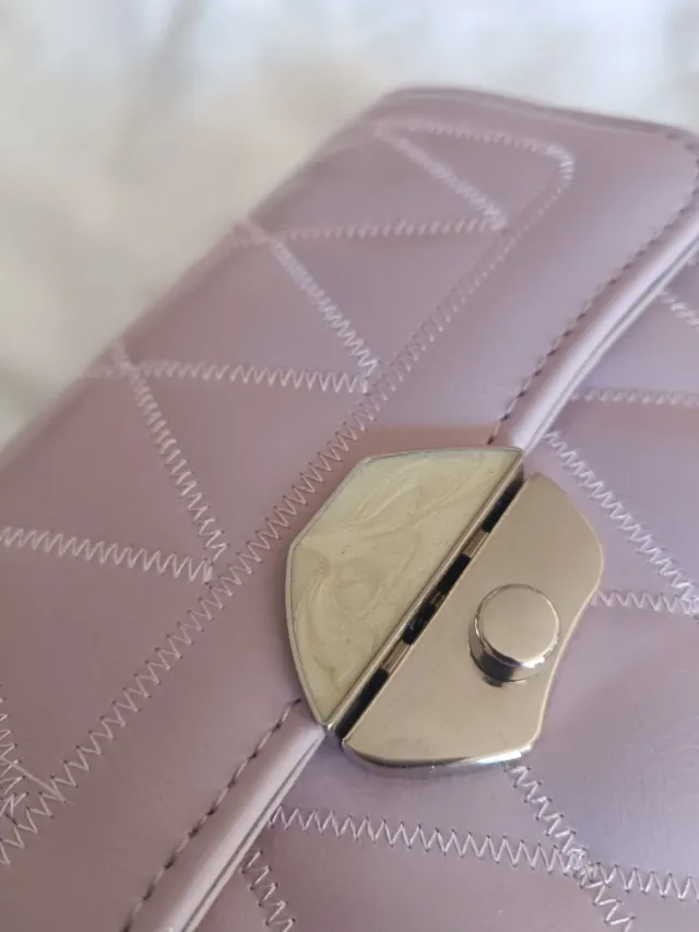 Bolso acolchado rosa/lila con cadena