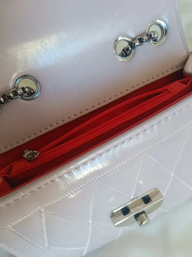 Bolso acolchado rosa/lila con cadena