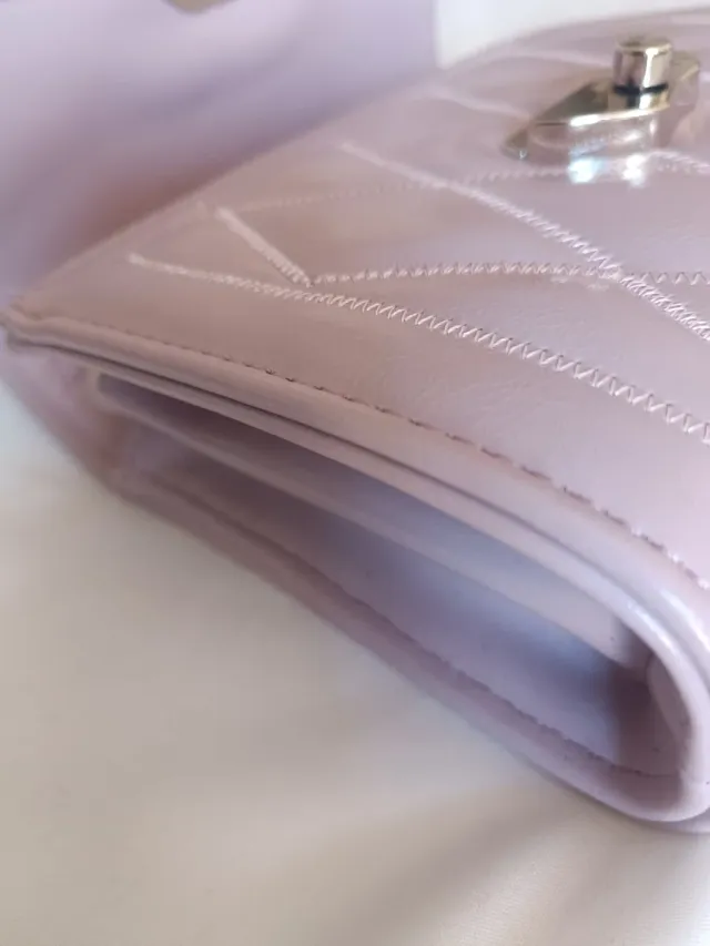 Bolso acolchado rosa/lila con cadena