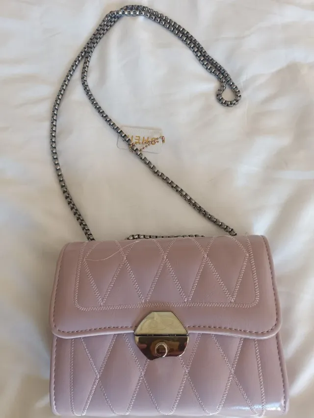 Bolso acolchado rosa/lila con cadena
