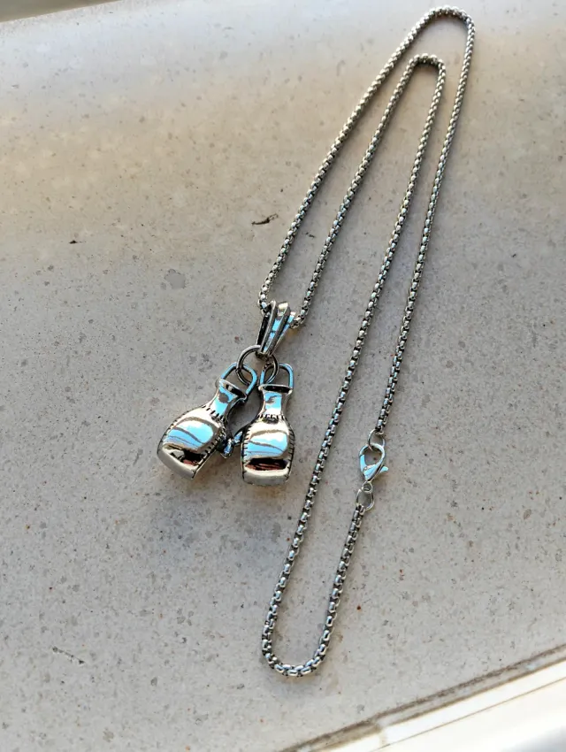 Cadena con colgante guantes de boxeo