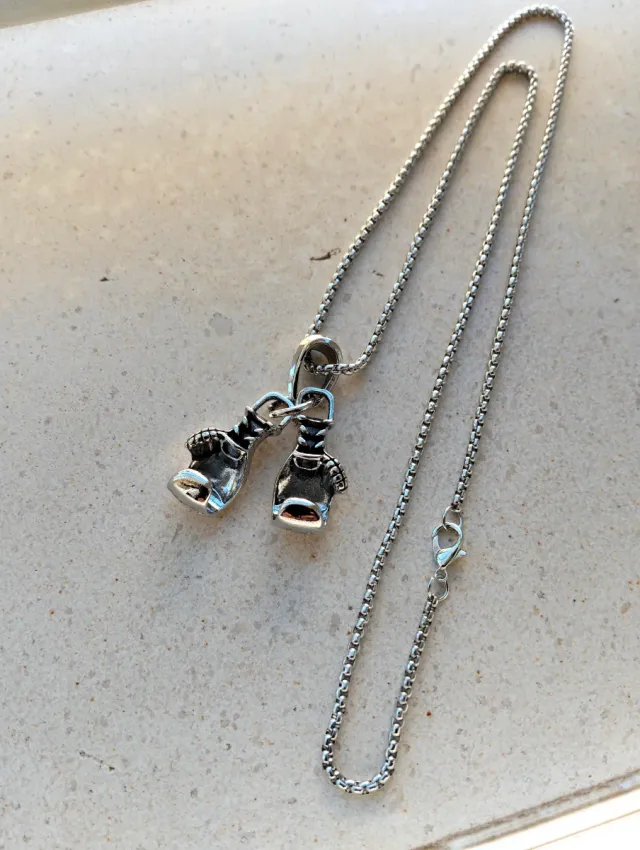 Cadena con colgante guantes de boxeo