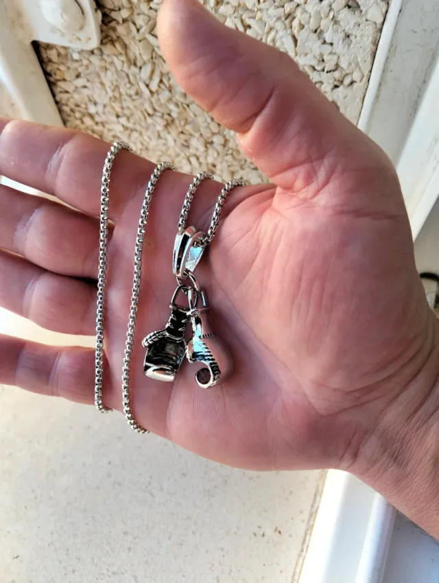 Cadena con colgante guantes de boxeo