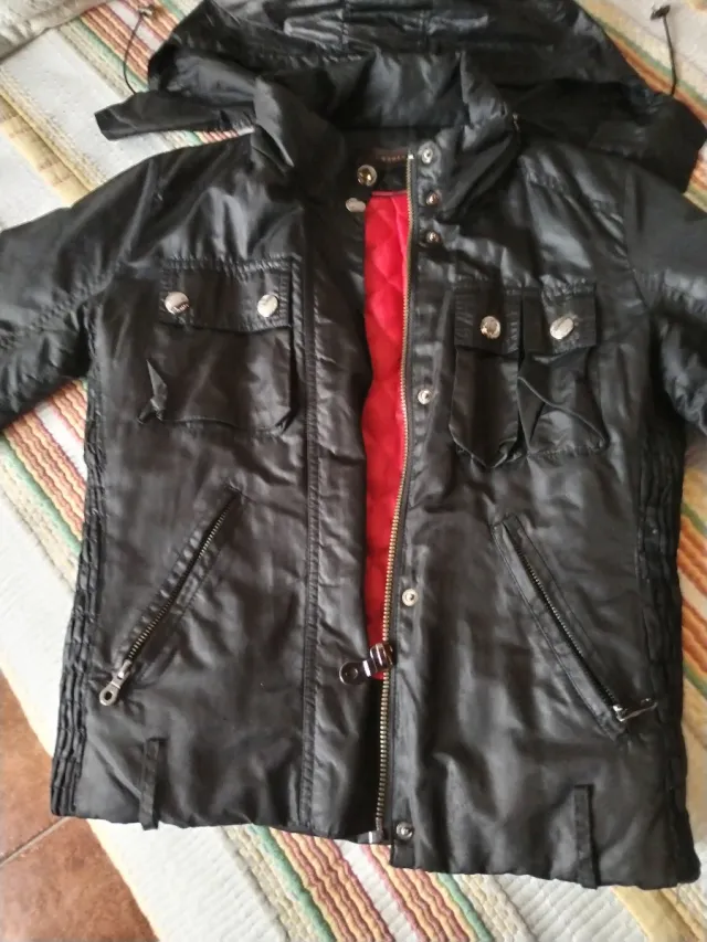 Casaco Zara Preto e Vermelho