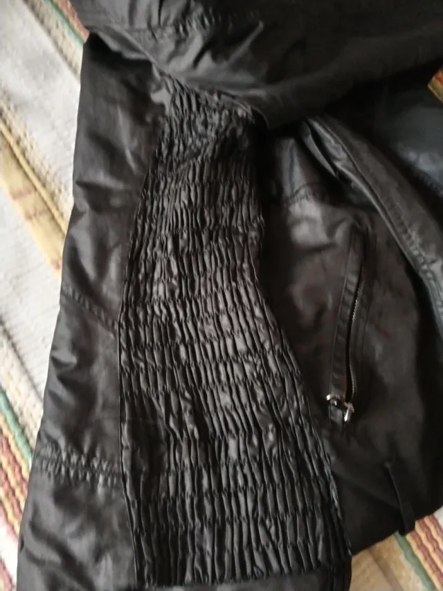 Casaco Zara Preto e Vermelho