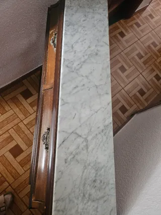 Mobile ingresso in legno e marmo