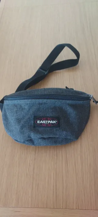 Riñonera Eastpak gris oscuro