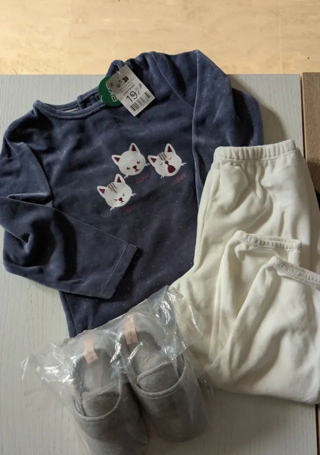 Pijama 3 años y zapatillas casa n.24 Okaidi