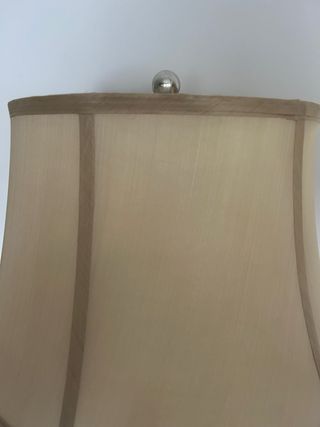 Lámpara de pie elegante metal y cristal.