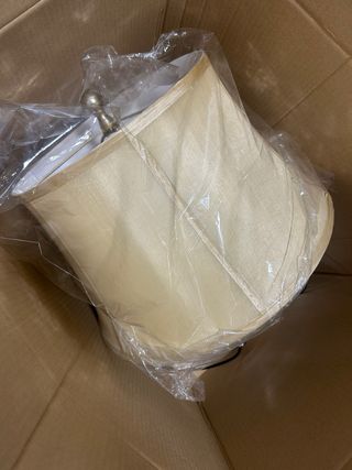 Lámpara de pie elegante metal y cristal.