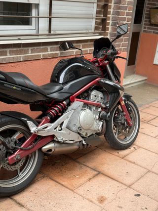 Moto Kawasaki Negra