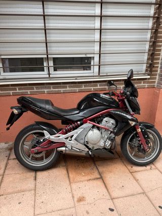 Moto Kawasaki Negra