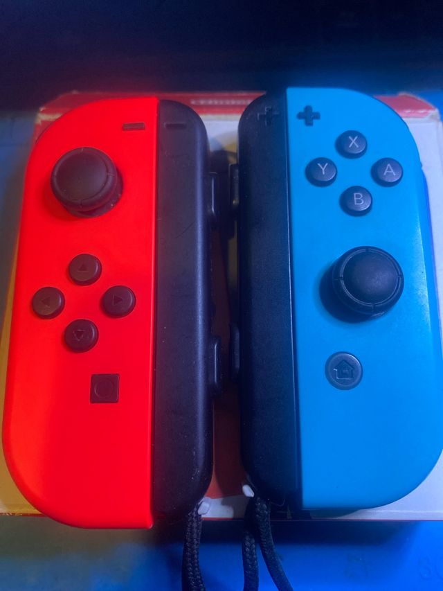 Joycons Nintendo Rojo y Azul Neón