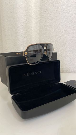 Gafas Versace Negras y Doradas