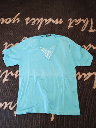 T-shirt turchese in cotone con scollo a V