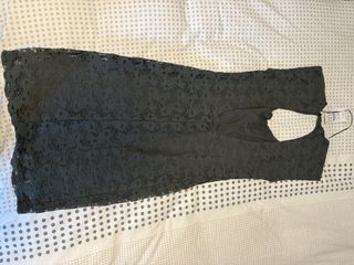 Vestido gris encaje espalda descubierta