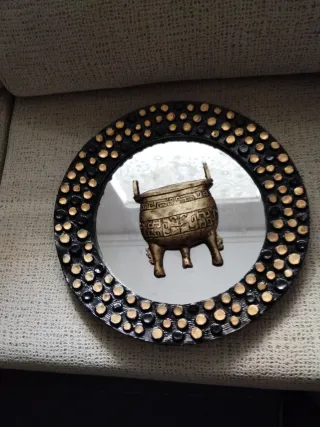 Espejo decorativo con diseño de vasija