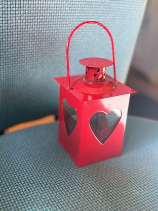 Portacandela rosso a forma di cuore