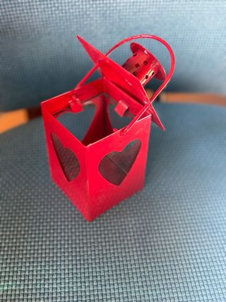 Portacandela rosso a forma di cuore