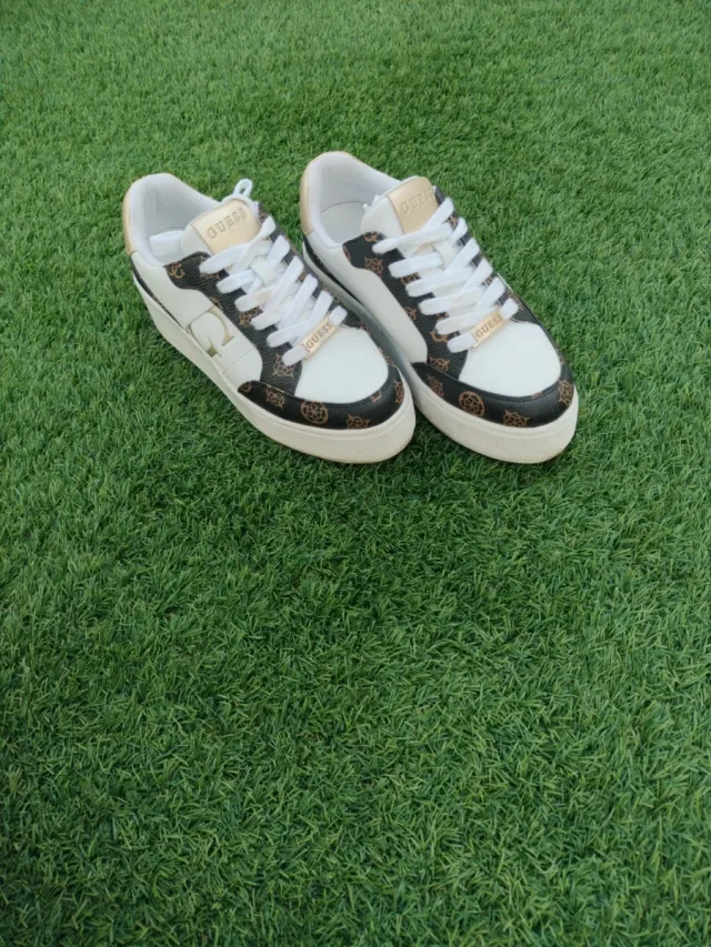 Deportivas Guess Mujer Marrón y Blanco