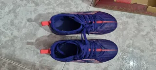 Botas de fútbol Puma azules y rosas n 33