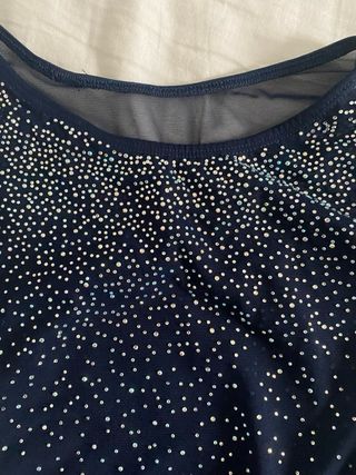 Maillot azul oscuro con pedrería plateada