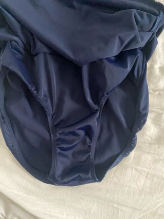 Maillot azul oscuro con pedrería plateada