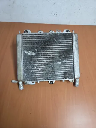 Radiador Aprilia SR Max 125 ó Piaggio Beverly