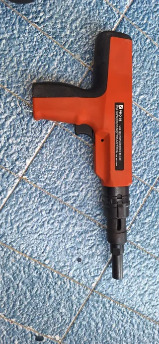 Pistola de clavos PRO-08
