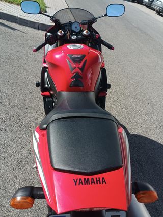 YAMAHA R6