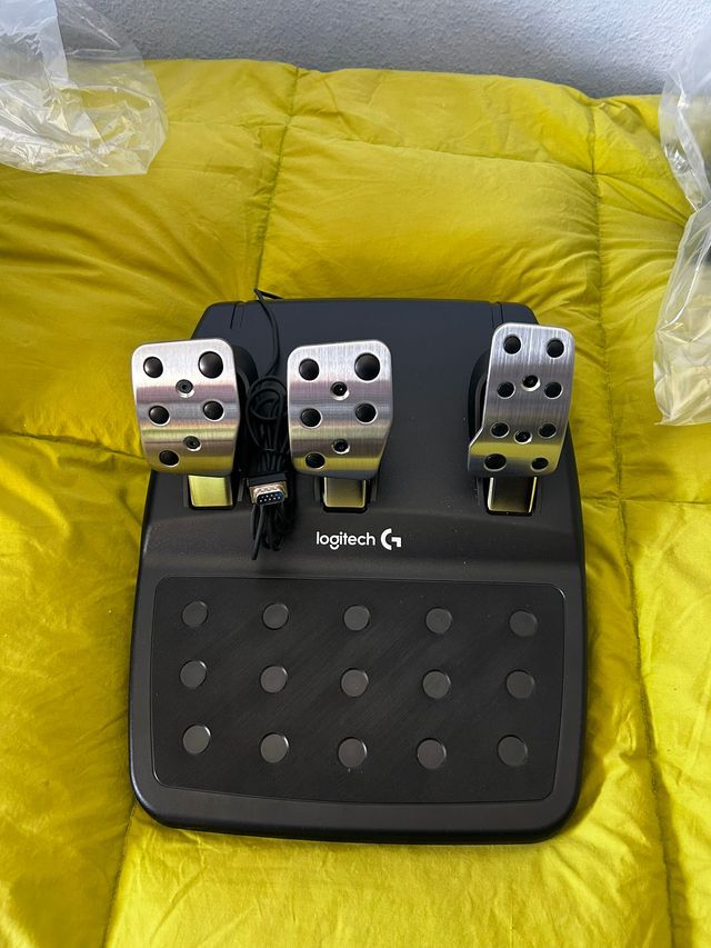 Volante Logitech G29 PS5/PS4/PC (casi nuevo)