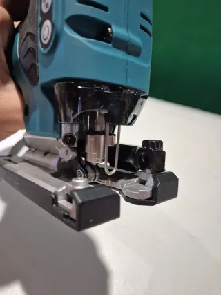 Makita DJV181Z Caladora BL 18V LXT