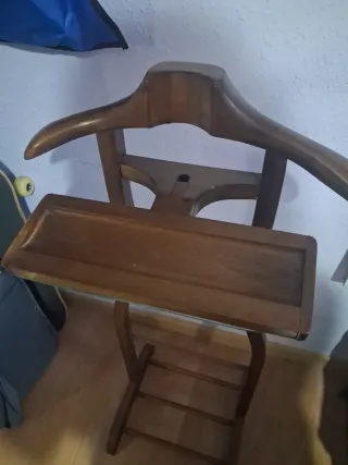 Galan de pie perchero de madera