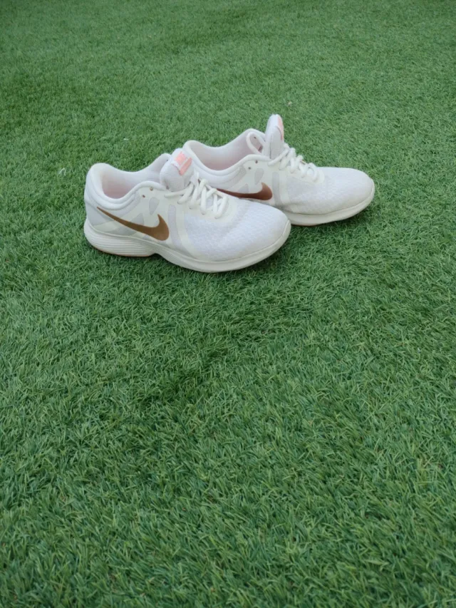 Deportivas Nike Mujer Blancas y Doradas