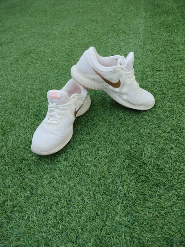 Deportivas Nike Mujer Blancas y Doradas
