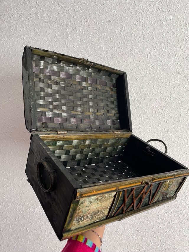 Baúl decorativo de bambú y madera