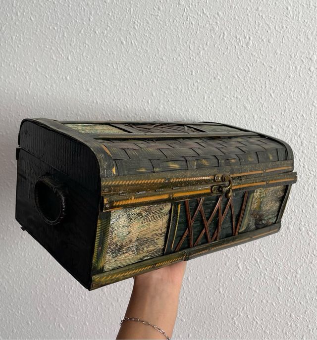 Baúl decorativo de bambú y madera