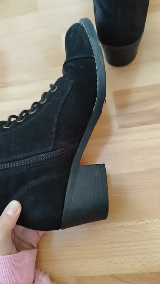 Botas negras con cuña